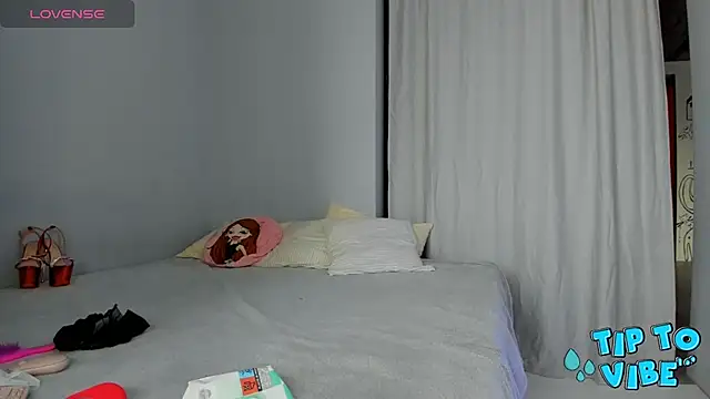 Snapshot of EllenMays chatting on 02-13-25, 12:32 EllenMays online show from 02-13-25, 12:32