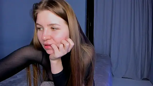 Snapshot of EllenMays chatting on 03-09-25, 10:19 EllenMays online show from 03-09-25, 10:19