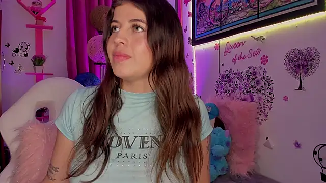 Snapshot of zoe_kittylove chatting on 12-19-24, 05:40 zoe kittylove online show from 12-19-24, 05:40