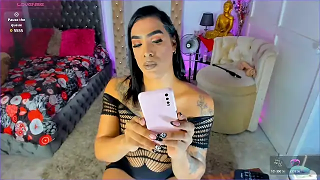 Snapshot of Samra_Naugthy chatting on 02-23-25, 08:22 Samra Naugthy online show from 02-23-25, 08:22