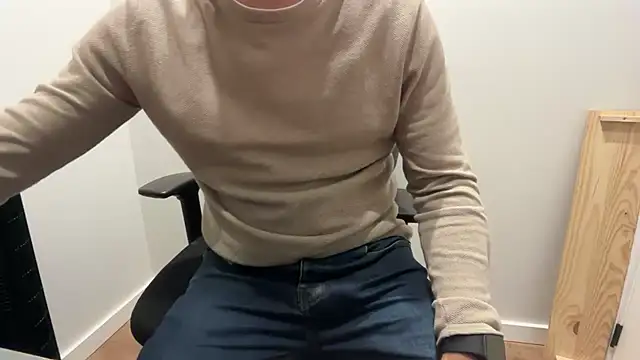 Snapshot of rickyi2023 chatting on 11-02-25, 06:21 rickyi2023 online show from 11-02-25, 06:21