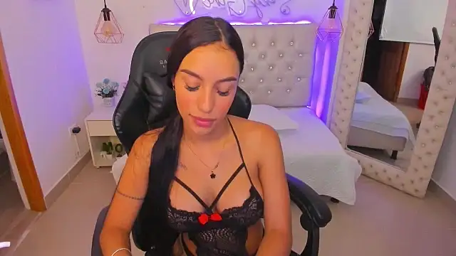 xiomara  cortes online show from 01-27-25, 07:03