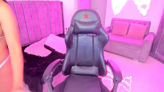 Snapshot of xiomara__cortes chatting on 10-13-25, 07:36 xiomara cortes online show from 10-13-25, 07:36