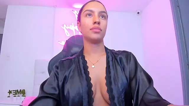 Snapshot of xiomara__cortes chatting on 11-06-25, 12:55 xiomara cortes online show from 11-06-25, 12:55