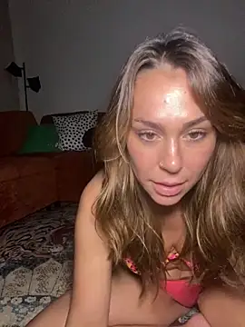 LeaGambit   online show from 10-09-25, 04:32