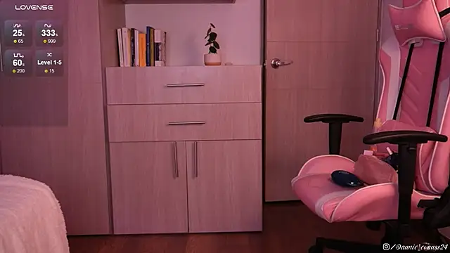 Snapshot of annie24_evans chatting on 03-04-25, 05:42 annie24 evans online show from 03-04-25, 05:42