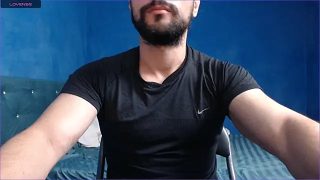 Snapshot of alex_blu chatting on 10-10-25, 11:20 alex blu online show from 10-10-25, 11:20