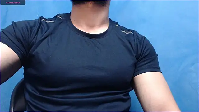 Snapshot of alex_blu chatting on 10-17-25, 09:45 alex blu online show from 10-17-25, 09:45