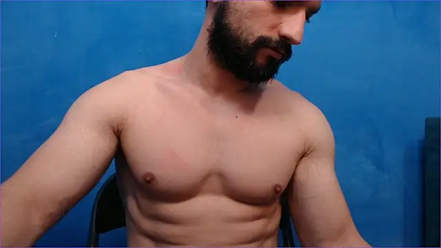 Snapshot of alex_blu chatting on 10-22-25, 07:35 alex blu online show from 10-22-25, 07:35