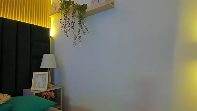 AntonellaaHot online show from 02-05-25, 11:06