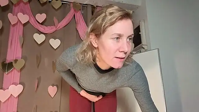 Snapshot of Lola_Belgium chatting on 02-13-26, 05:53 Lola Belgium online show from 02-13-26, 05:53