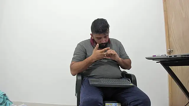 Snapshot of isearchcompany chatting on 11-01-25, 11:51 isearchcompany online show from 11-01-25, 11:51