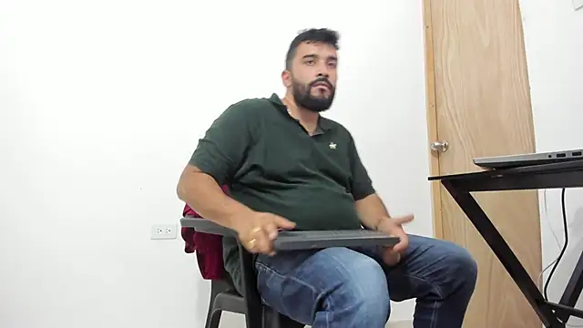 Snapshot of isearchcompany chatting on 11-06-25, 10:54 isearchcompany online show from 11-06-25, 10:54