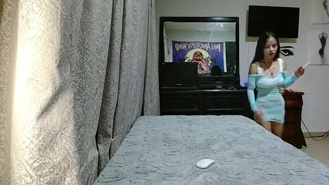 MINI Petite online show from 10-11-25, 04:33