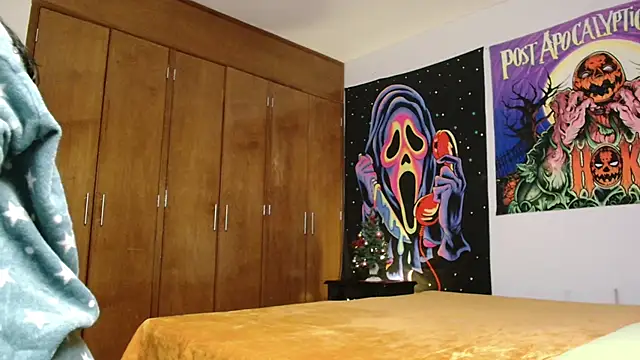 MINI Petite online show from 12-15-25, 05:44