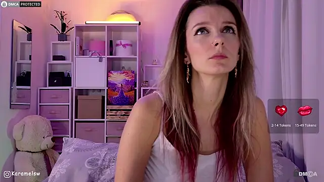 Snapshot of Karamelsw_ chatting on 10-20-25, 09:59 Karamelsw online show from 10-20-25, 09:59