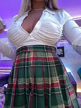 KirstieVegas online show from 01-09-25, 08:44