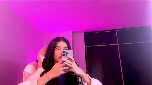 Snapshot of Ainhoads chatting on 10-28-25, 02:59 Ainhoads online show from 10-28-25, 02:59