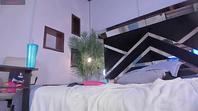 candy sweet  online show from 01-31-25, 09:37