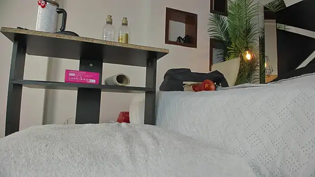 candy sweet  online show from 10-08-25, 07:11