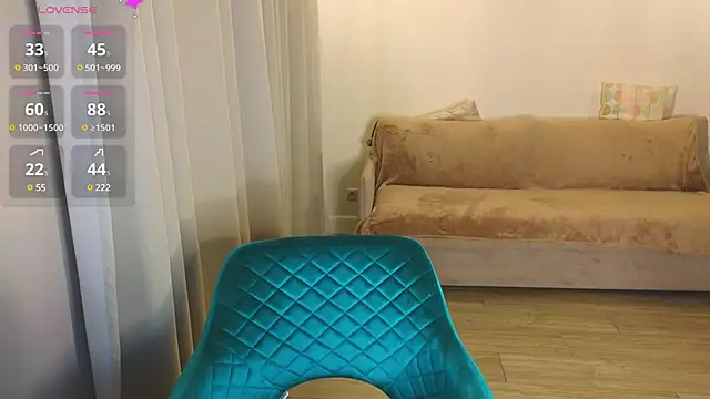 Snapshot of EmelyBenz chatting on 02-23-25, 03:13 EmelyBenz online show from 02-23-25, 03:13