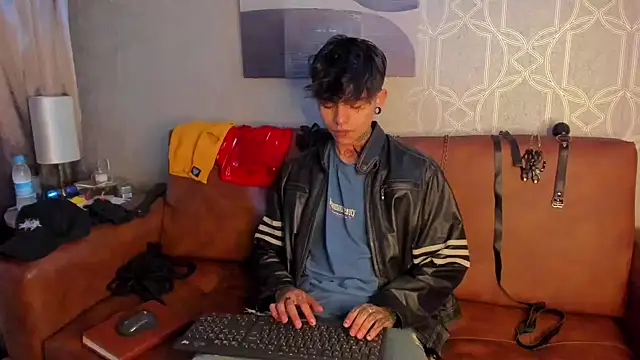 Snapshot of AcidMilo chatting on 12-07-24, 11:40 AcidMilo online show from 12-07-24, 11:40