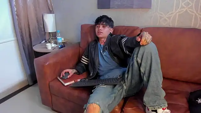 Snapshot of AcidMilo chatting on 12-07-24, 05:53 AcidMilo online show from 12-07-24, 05:53