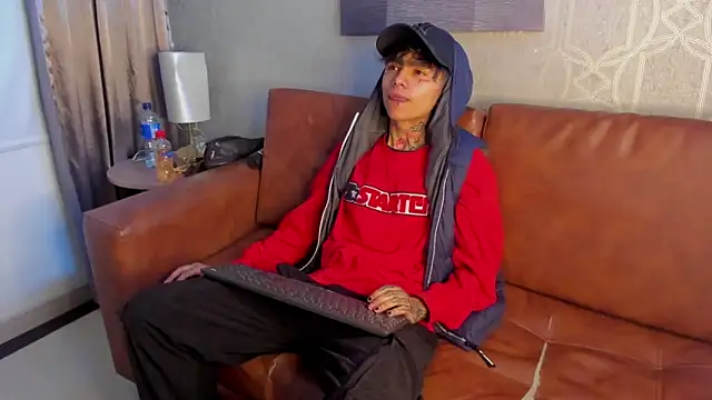 Snapshot of AcidMilo chatting on 12-11-24, 12:34 AcidMilo online show from 12-11-24, 12:34