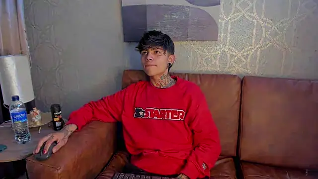 Snapshot of AcidMilo chatting on 12-11-24, 03:37 AcidMilo online show from 12-11-24, 03:37