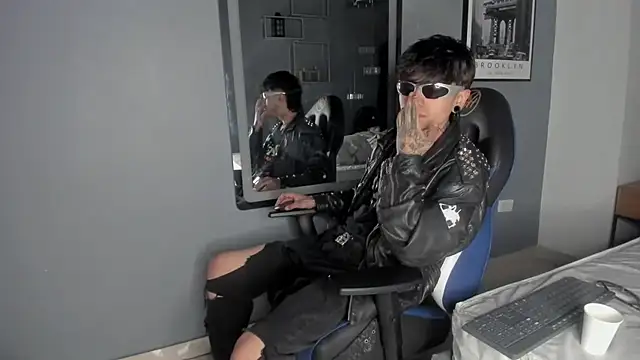 Snapshot of AcidMilo chatting on 12-21-24, 12:49 AcidMilo online show from 12-21-24, 12:49