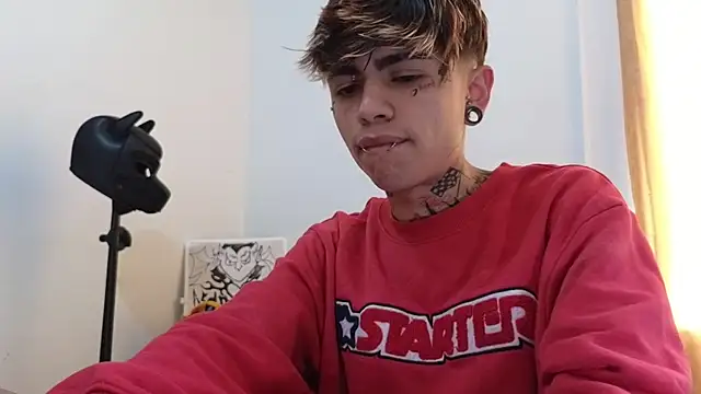 Snapshot of AcidMilo chatting on 02-13-25, 03:24 AcidMilo online show from 02-13-25, 03:24