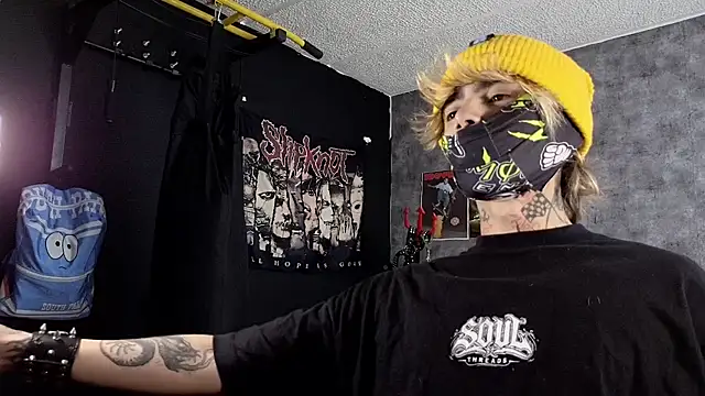 Snapshot of AcidMilo chatting on 10-11-25, 07:56 AcidMilo online show from 10-11-25, 07:56