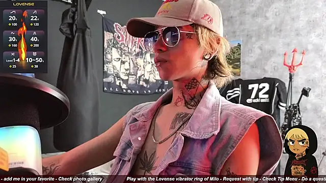 Snapshot of AcidMilo chatting on 11-01-25, 02:52 AcidMilo online show from 11-01-25, 02:52