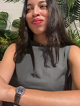 Snapshot of Nikol-JE chatting on 12-15-24, 11:42 Nikol-JE online show from 12-15-24, 11:42