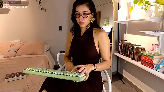 Snapshot of Nikol-JE chatting on 09-14-25, 01:27 Nikol-JE online show from 09-14-25, 01:27