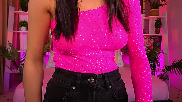 Snapshot of LittleeCutee chatting on 10-20-25, 07:42 LittleeCutee online show from 10-20-25, 07:42