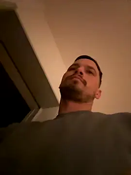 Snapshot of Jonkitzler1 chatting on 12-04-25, 04:27 Jonkitzler1 online show from 12-04-25, 04:27