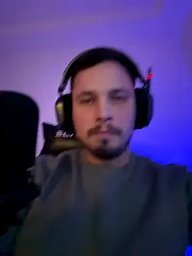 Snapshot of Jonkitzler1 chatting on 12-22-25, 06:49 Jonkitzler1 online show from 12-22-25, 06:49