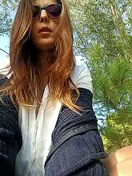 Snapshot of dolcehelena993 chatting on 10-10-25, 08:35 dolcehelena993 online show from 10-10-25, 08:35