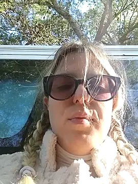 Snapshot of dolcehelena993 chatting on 11-23-25, 10:15 dolcehelena993 online show from 11-23-25, 10:15