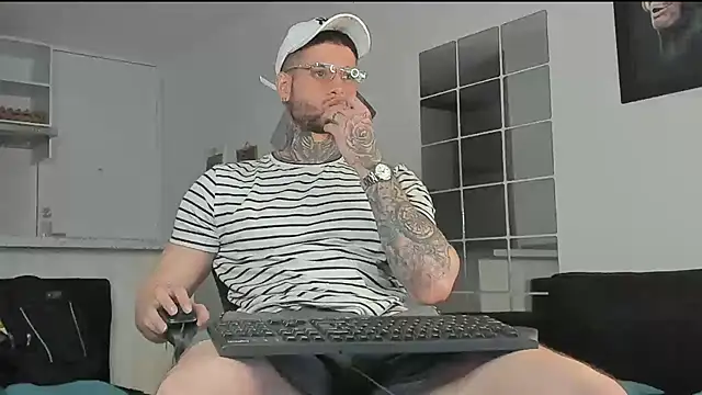  jamesleandros1 online show from 01-06-25, 10:05