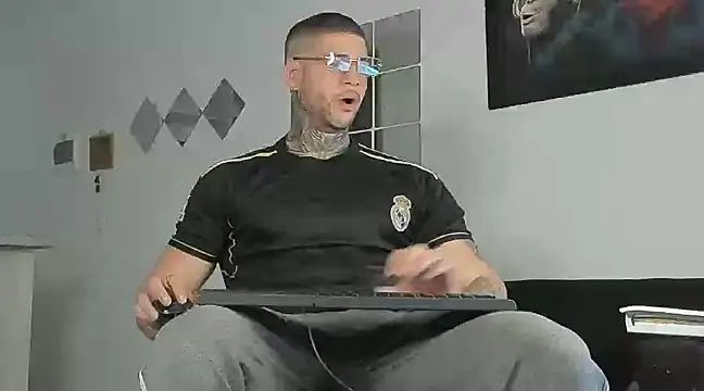  jamesleandros1 online show from 02-28-25, 12:09