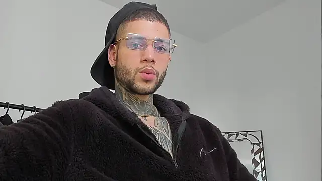  jamesleandros1 online show from 10-08-25, 07:44