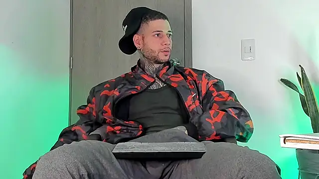  jamesleandros1 online show from 02-24-26, 02:31