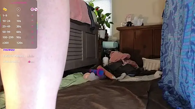 LoveSaraChristine online show from 10-27-25, 06:12