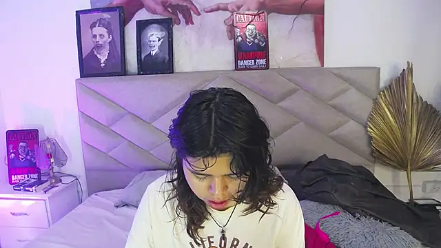 Snapshot of SabinaMerchetti chatting on 10-20-25, 03:40 SabinaMerchetti online show from 10-20-25, 03:40