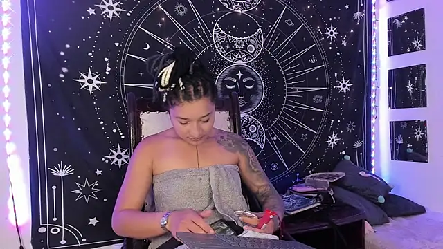 Snapshot of Eva_Lee_ chatting on 10-01-25, 08:31 Eva Lee  online show from 10-01-25, 08:31