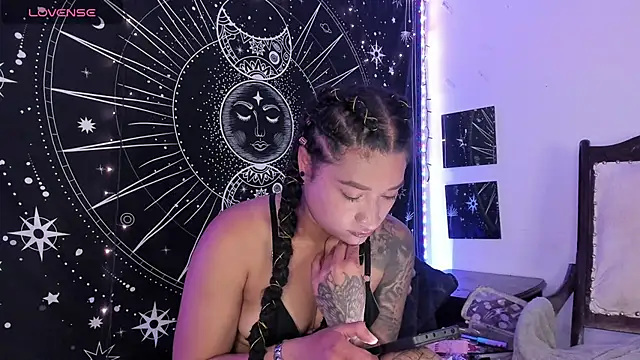 Snapshot of Eva_Lee_ chatting on 10-16-25, 09:10 Eva Lee  online show from 10-16-25, 09:10