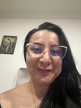 Abril Luv online show from 03-28-26, 02:00