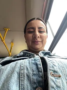 Abril Luv online show from 04-06-26, 12:17